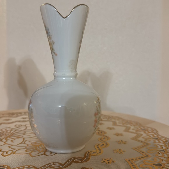 Floral Porcelain Vase - Picture 8 of 9